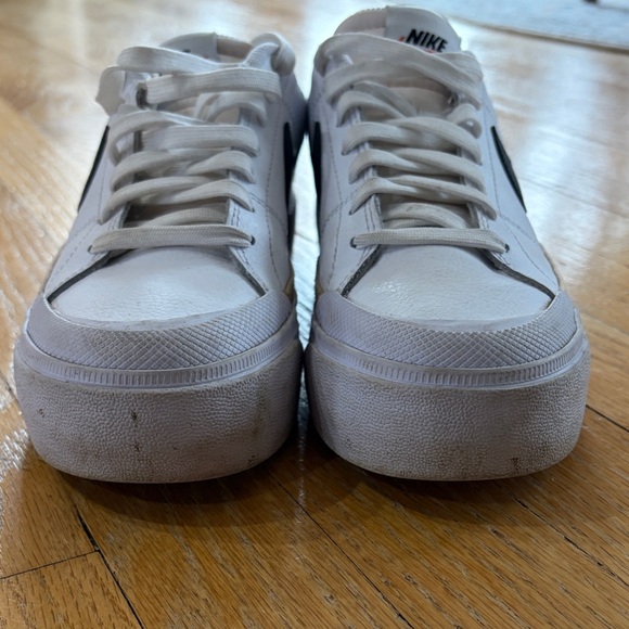 Nike White Low-Top Sneakers with Black Swoosh and Gold Accent - Picture 6 of 15